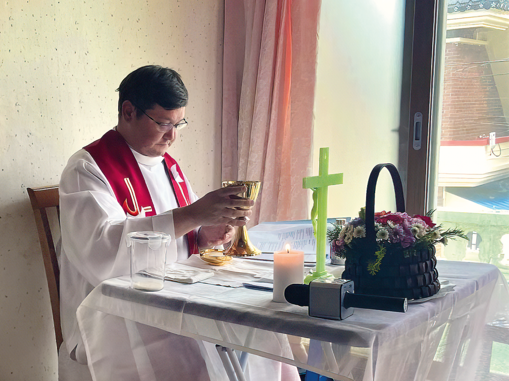 Fr. Gonzalo German Borquez Dias holding a chalice