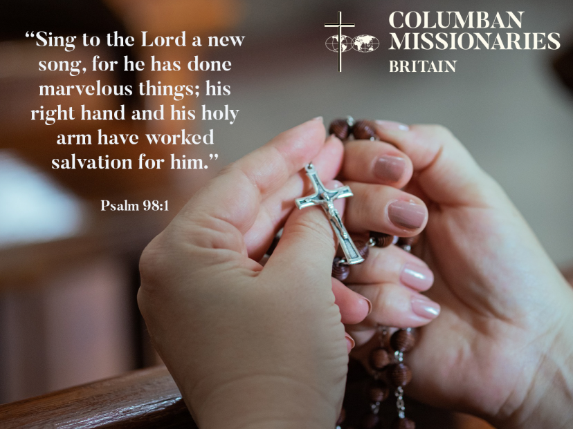 hands holding rosary beads