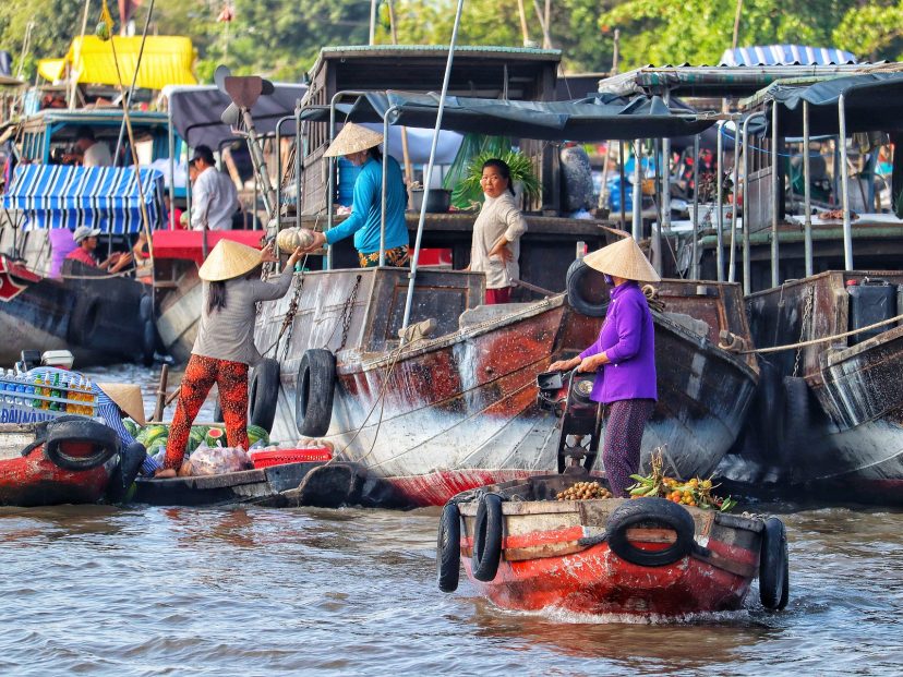 floating markets on water