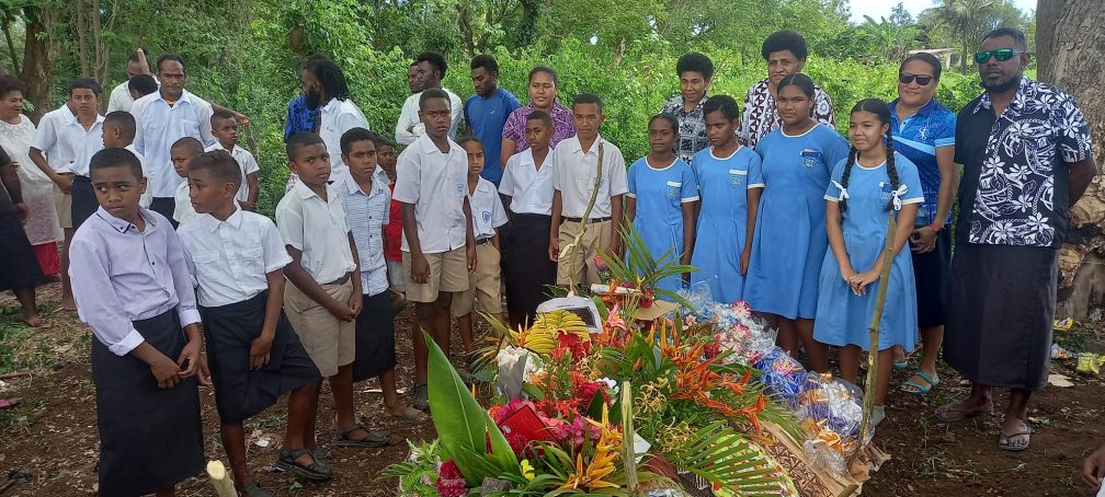 Friends and family at the tomb of Eneriko
