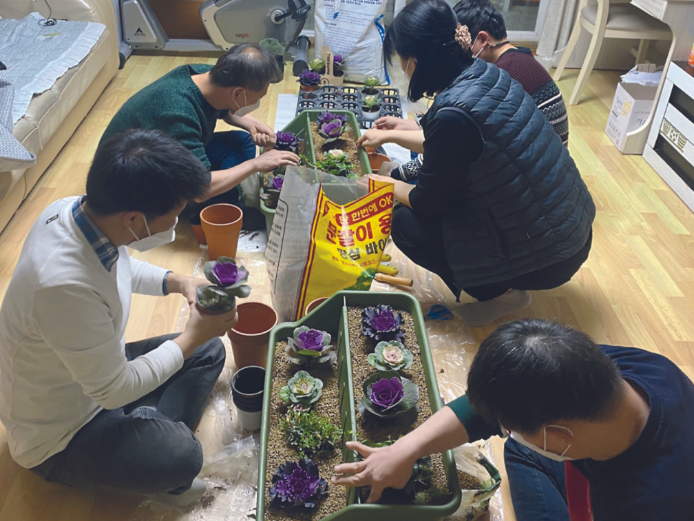 Thanks to our Columban benefactors, professional instructors were able to run art and craft programmes in Emmaus' group homes