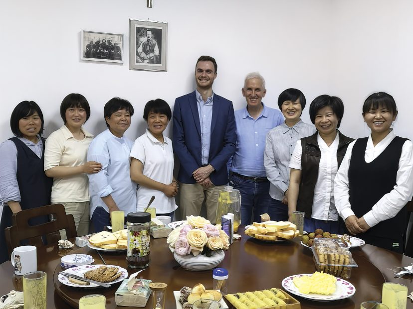Group picture of Dan Troy and Hanyang Sisters