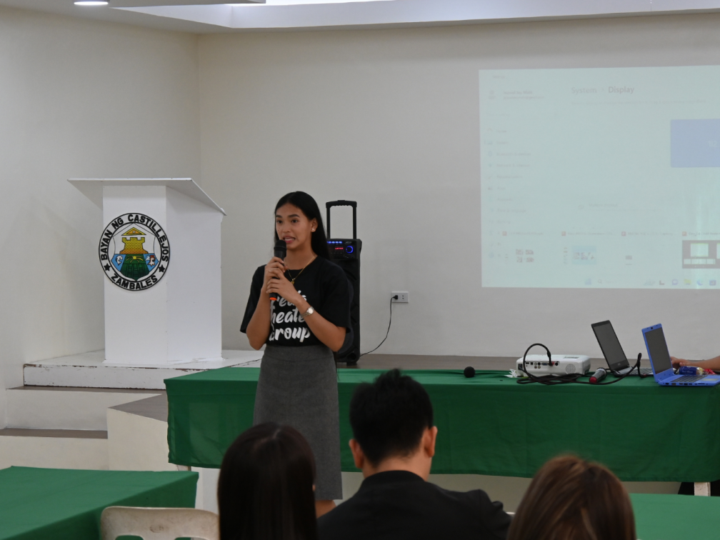 Altheya talks at a seminar