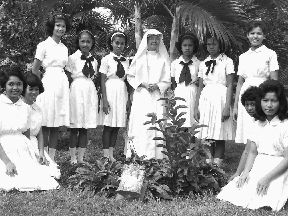 Sr M. Consuela with members of the Legion Of Mary