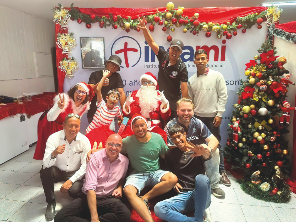 Danny joins in the distribution of Christmas gifts to the residents of Casa Bobbio, organised by INCAMI, the Archdiocese of Santiago migrant ministry