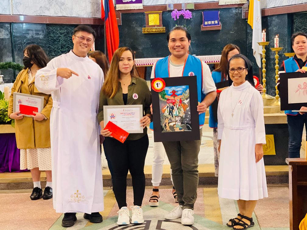 Jao Resari with the 2023 competition winner