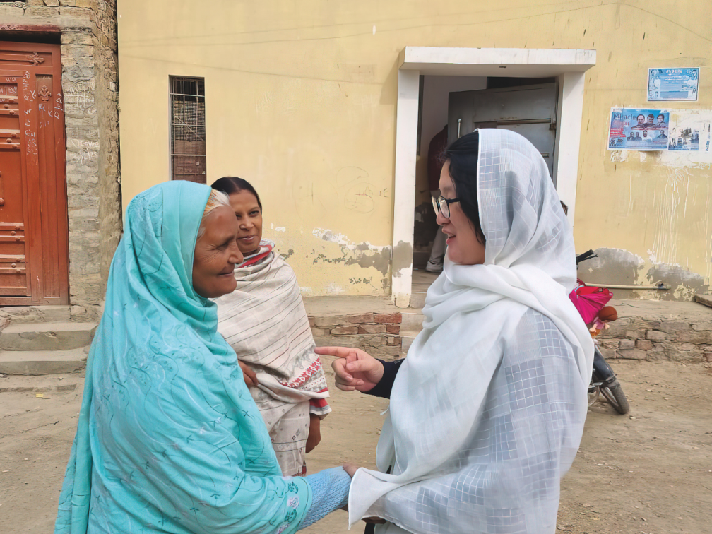 Sr Yoon Mi Kim greets a member of the Christian community who are among the poorest and weakest in Pakistan society