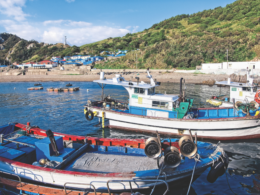Harbour and fishing boats in Manjae island