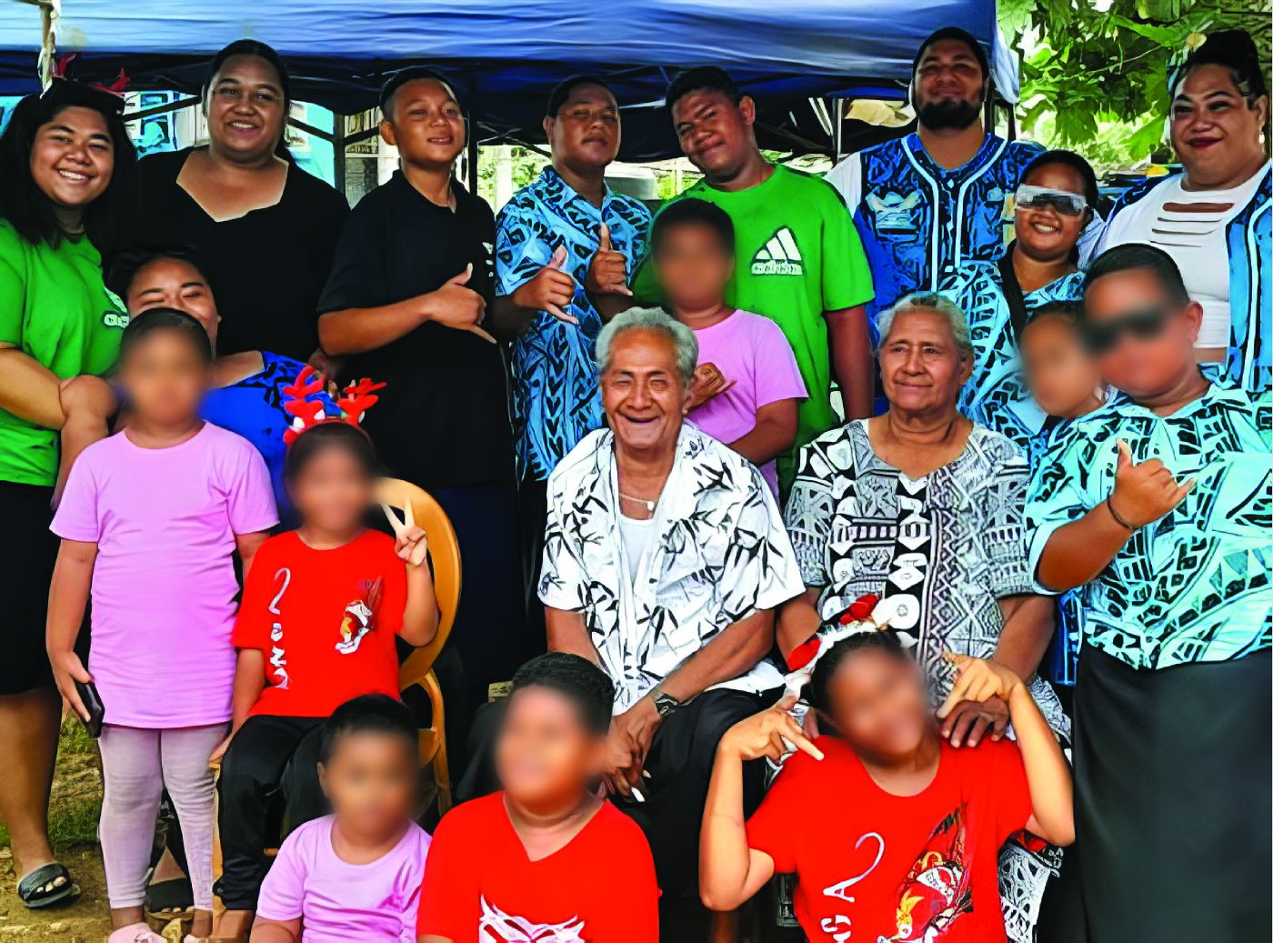 Naanise Mo'unga with her parents and family in Tonga.