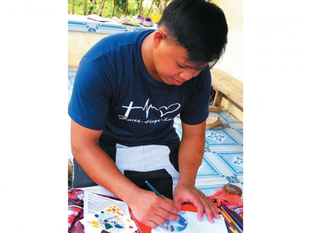 Jemuel crafting Subanen Christmas cards