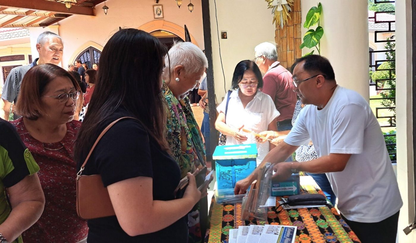 Columban Fr. Jovito with parishioners during a Mission Appeal in Gusa, Cagayan de Oro City, Misamis Oriental