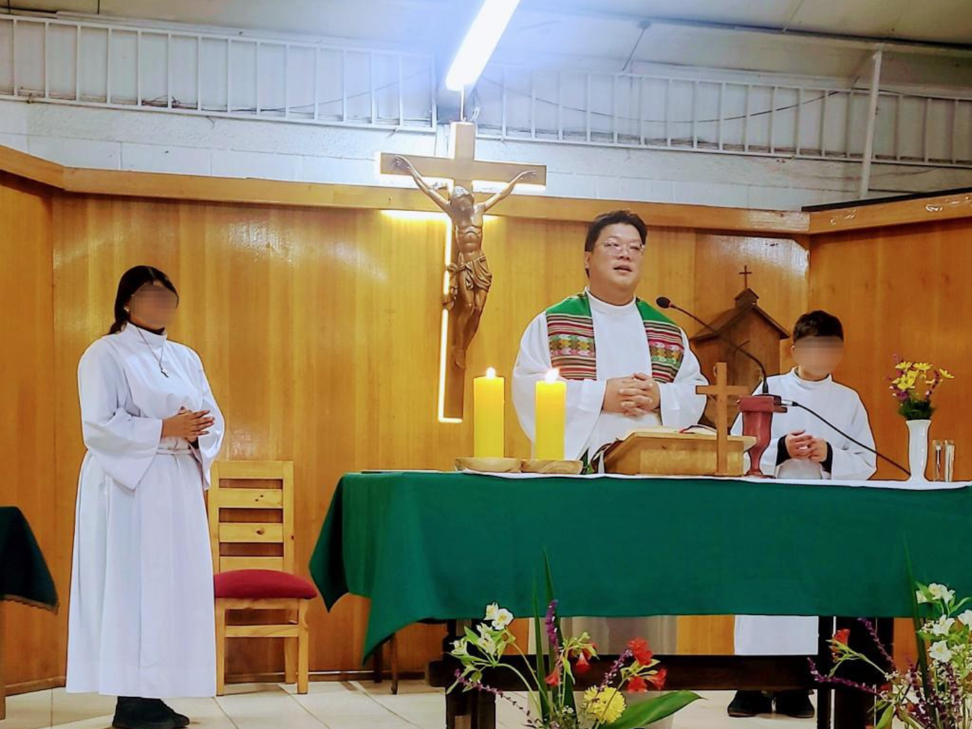 Fr. Seong says Mass at a parish in Chile