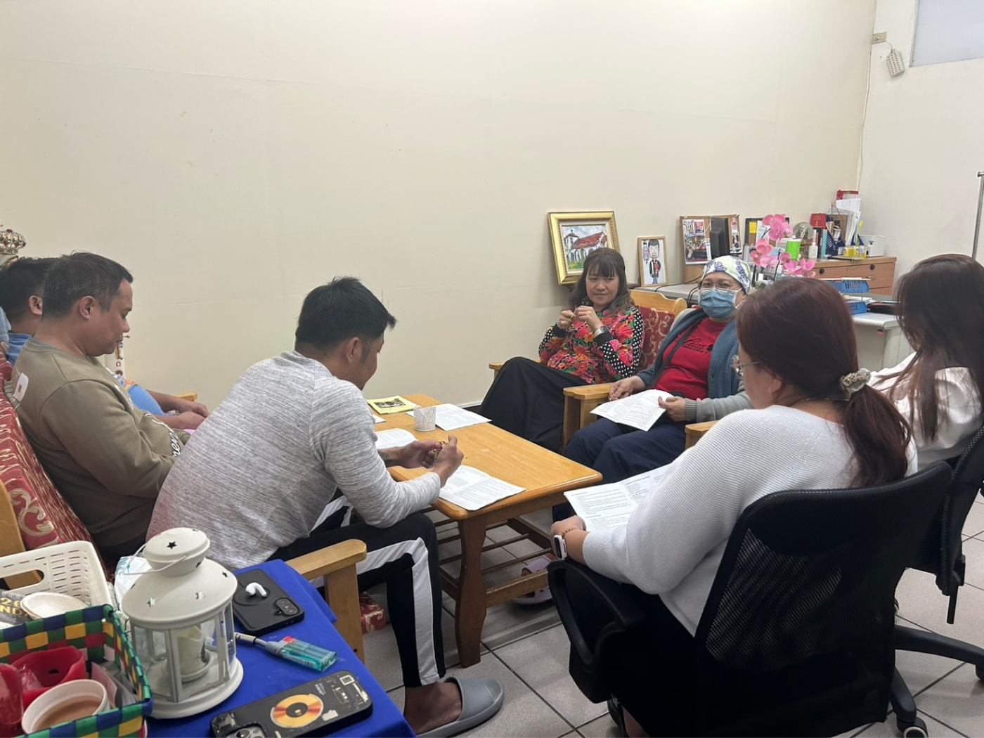 Larne regularly joins in praying the rosary at the Hope Workers Center together with the shelter residents