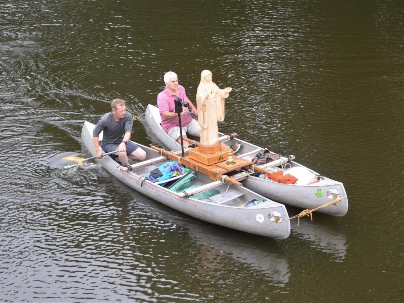 Crowds gather to watch silent lady float through Hereford. Image credit: Michael Eden for Hereford Times 2022