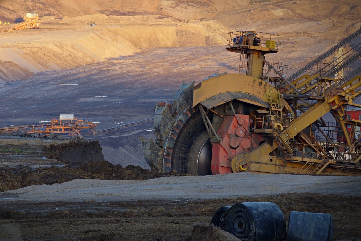 A mining excavator. Image credit: Pixabay.com