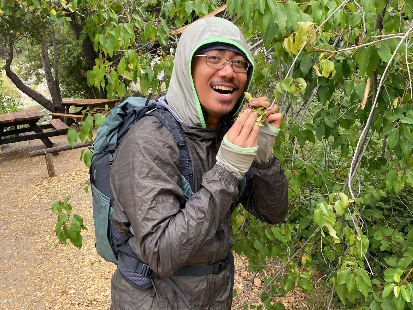 Lydio Mangao Jr. tastes some native Chilean berries